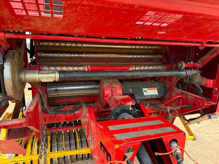 new-holland-br7060-image-26