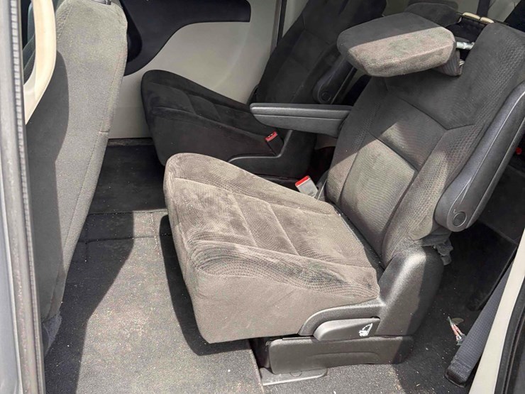 2015-dodge-grand-caravan-image-10