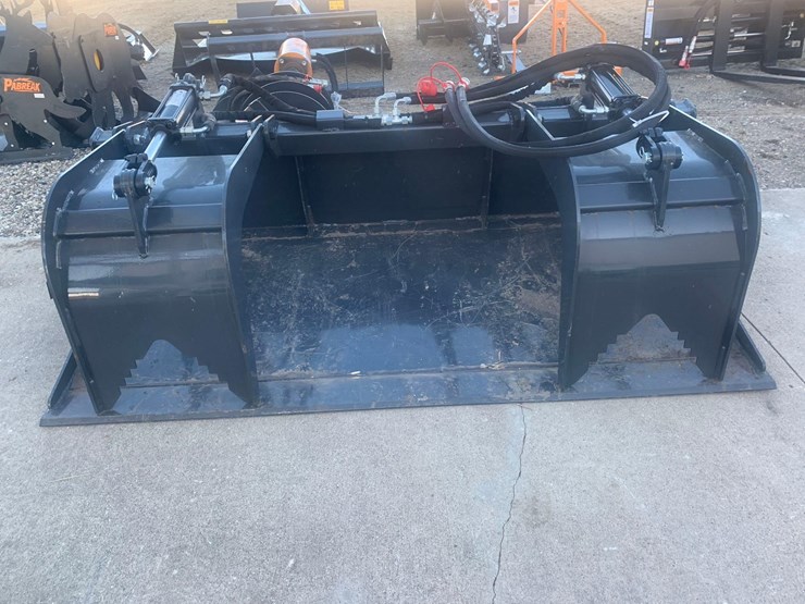 wolverine-skid-steer-bucket-grapple-image-2