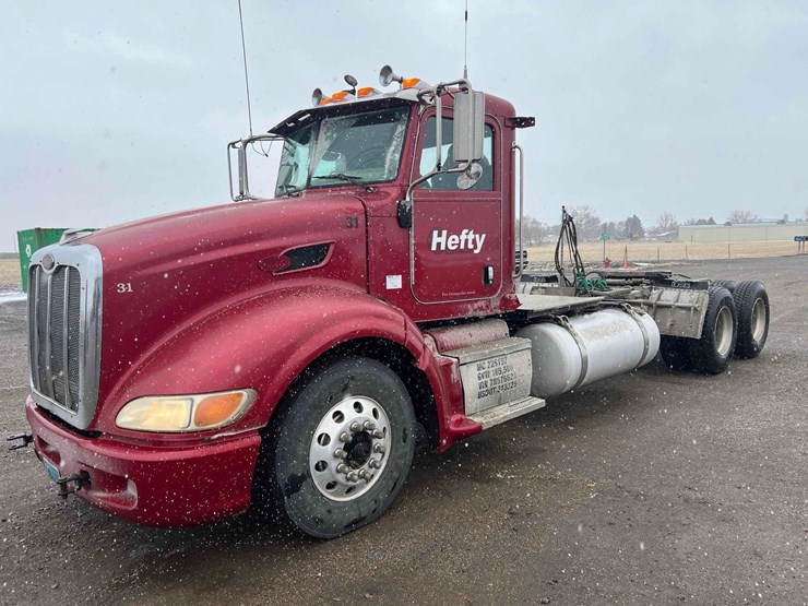 2005-caterpillar-c15-image-1