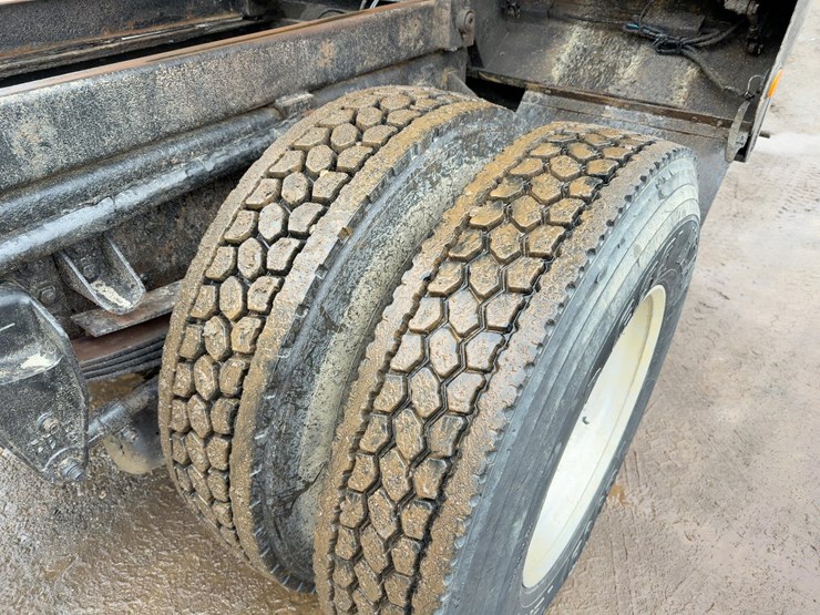 2005-kenworth-t300-image-16