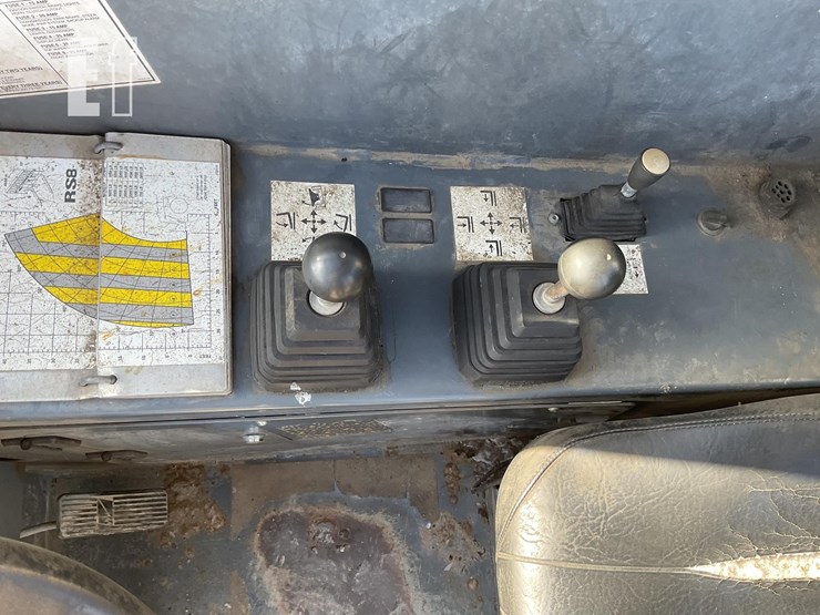 2016-gehl-rs8-42-image-12