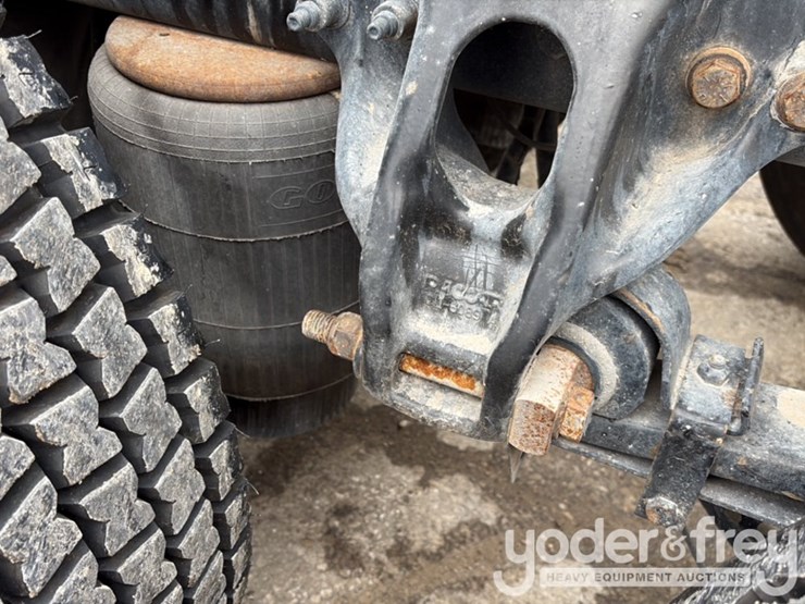 2018-peterbilt-579-image-20