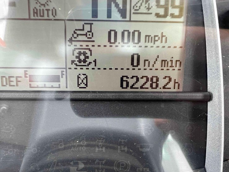 2016-kubota-m6-131-image-23