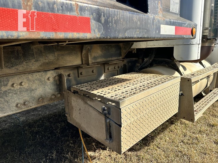 1991-freightliner-fld120-image-17