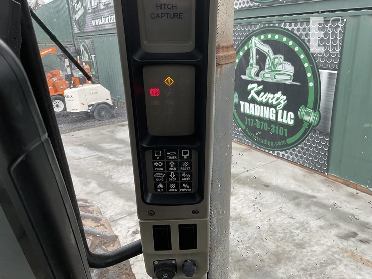 2006-case-ih-magnum-305-image-18