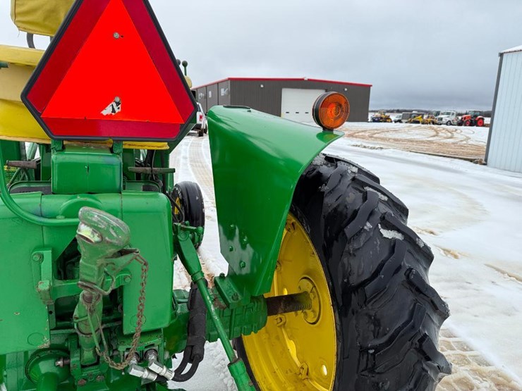 john-deere-3010-image-22