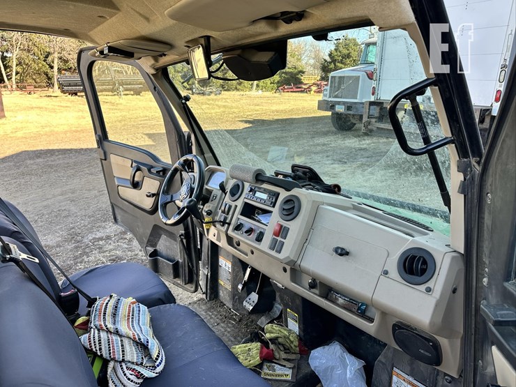 2019-john-deere-gator-xuv-835r-image-22