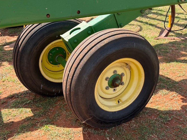 john-deere-2410-image-9