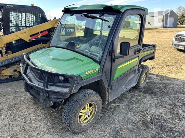 2019-john-deere-gator-xuv-835r-image-1