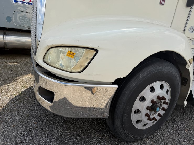 2012-kenworth-900b-image-38