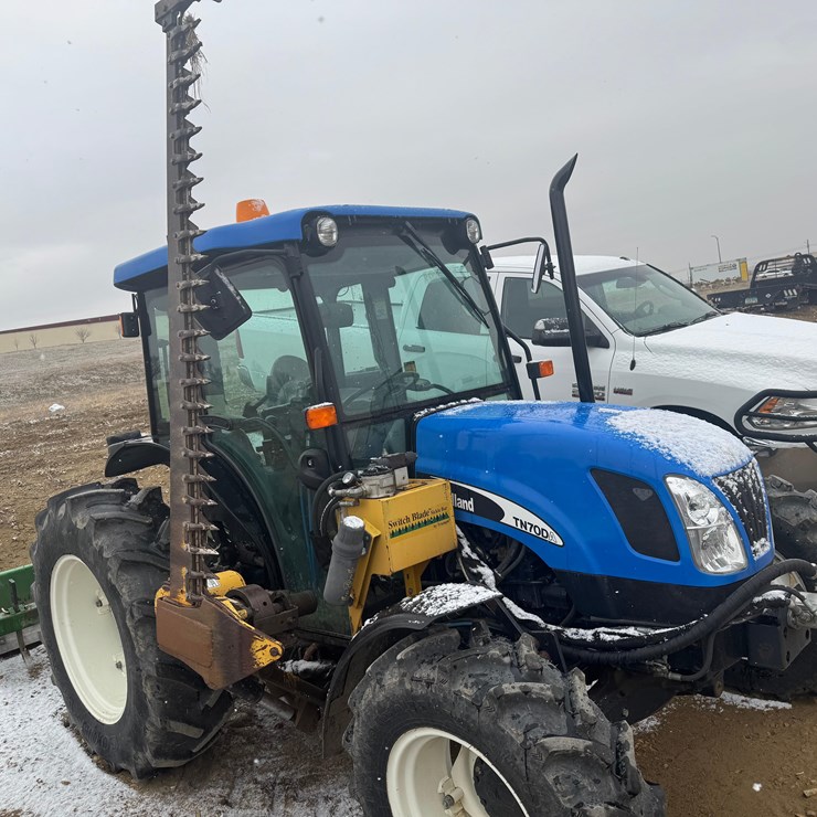 NEW HOLLAND TN70DA