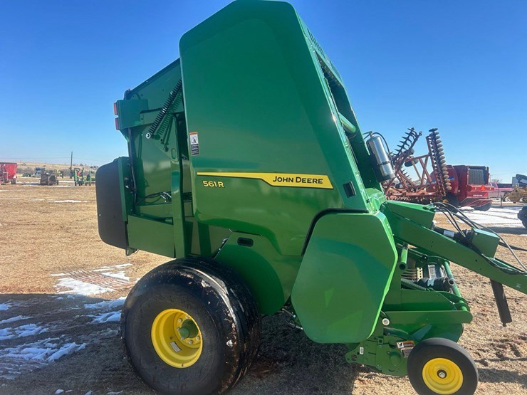 2024-john-deere-561r-image-22