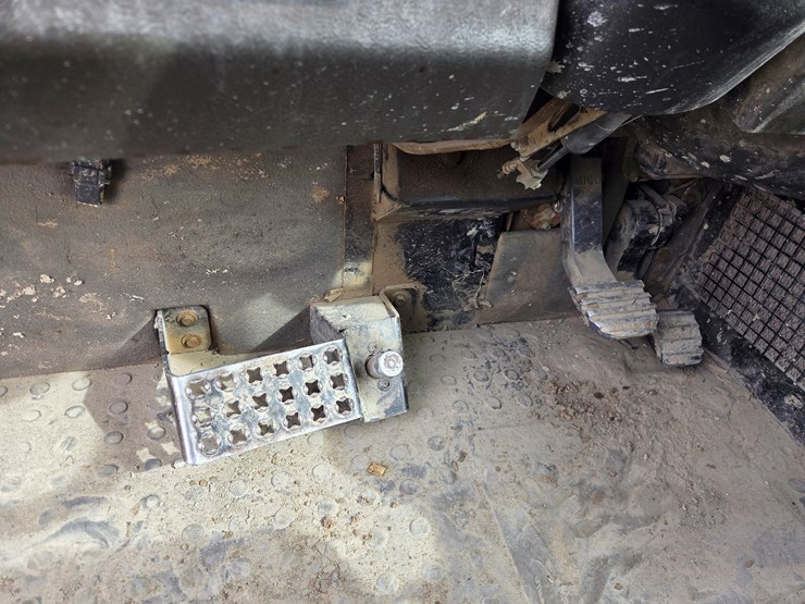 caterpillar-740-image-69