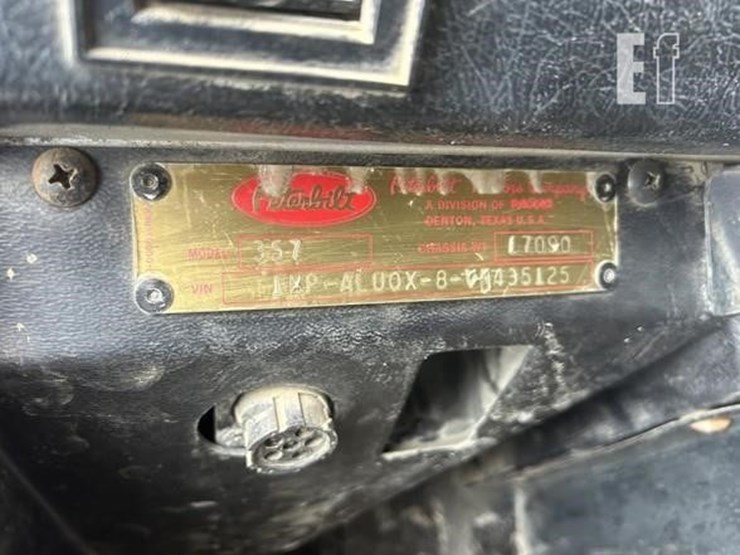 1997-peterbilt-357-image-40