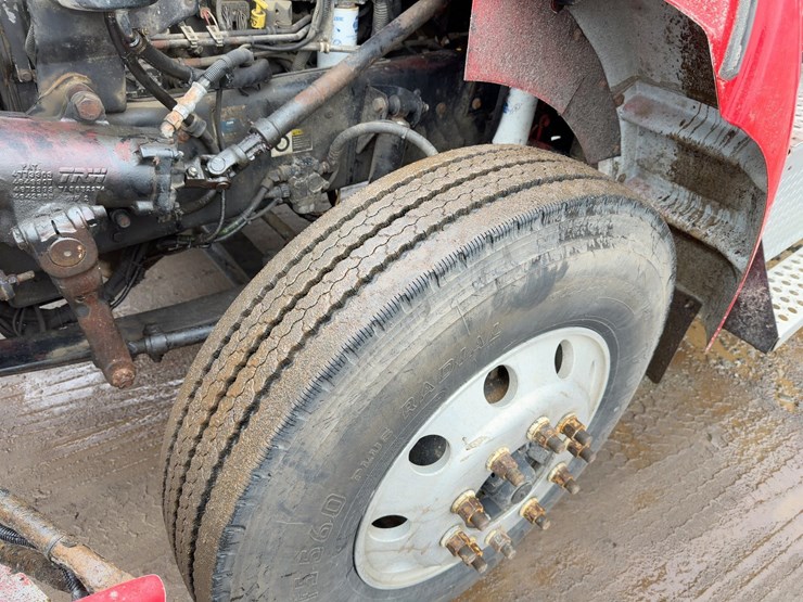 2005-kenworth-t300-image-9