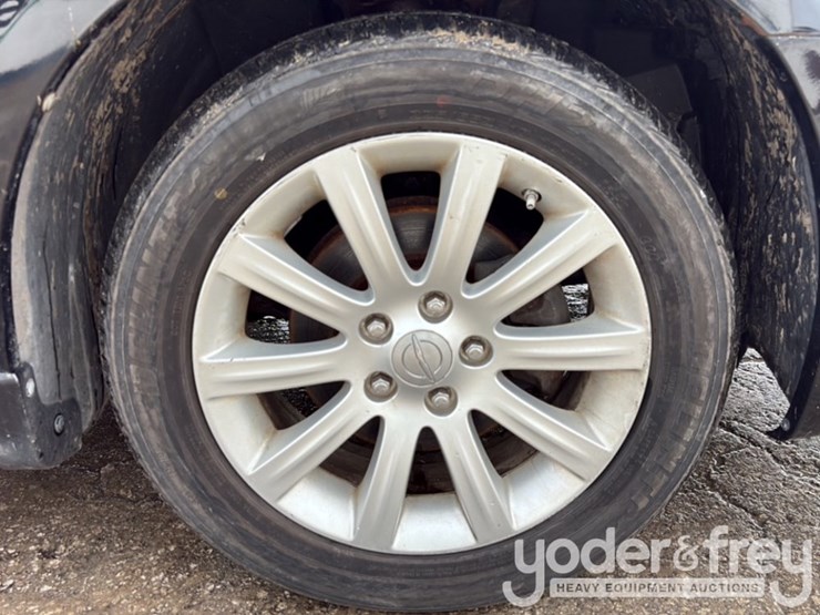 2013-chrysler-200-image-11