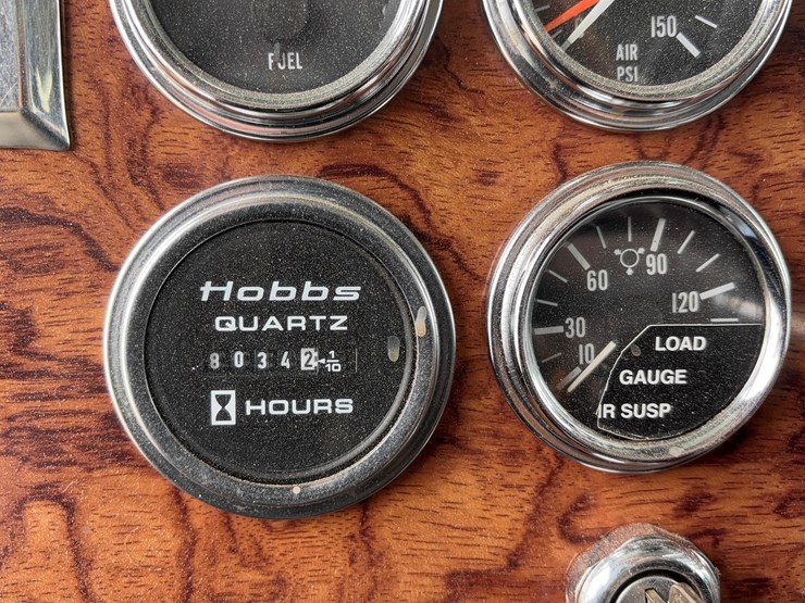 1997-peterbilt-379-sleeper-image-11