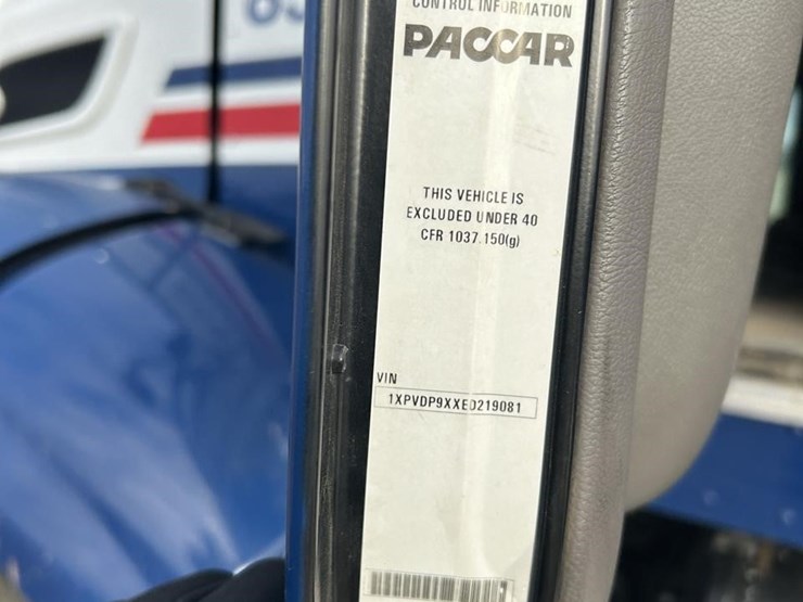2014-peterbilt-384-image-14