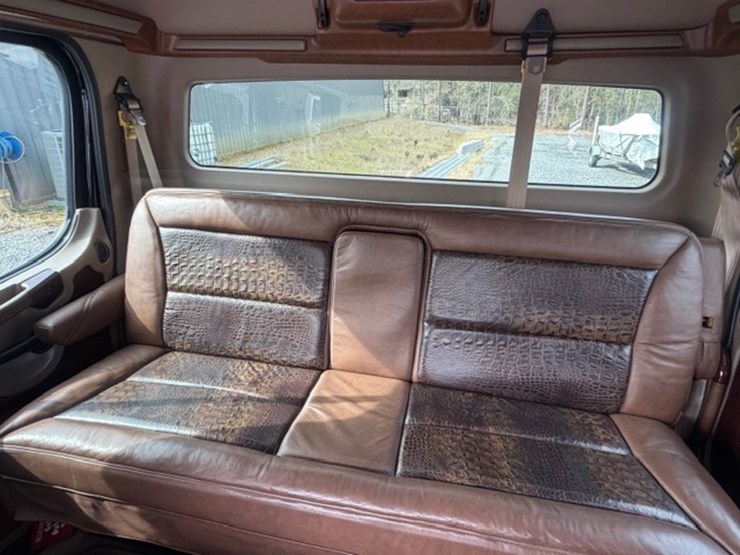 2008-freightliner-m2-106-image-72