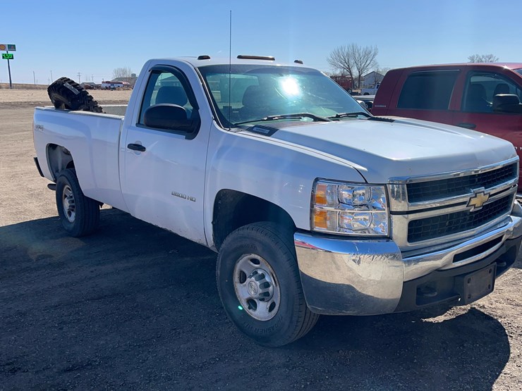 2010-chevrolet-2500-image-3