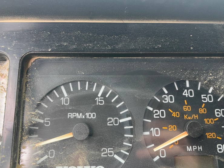 1996-volvo-wia-day-cab-image-9