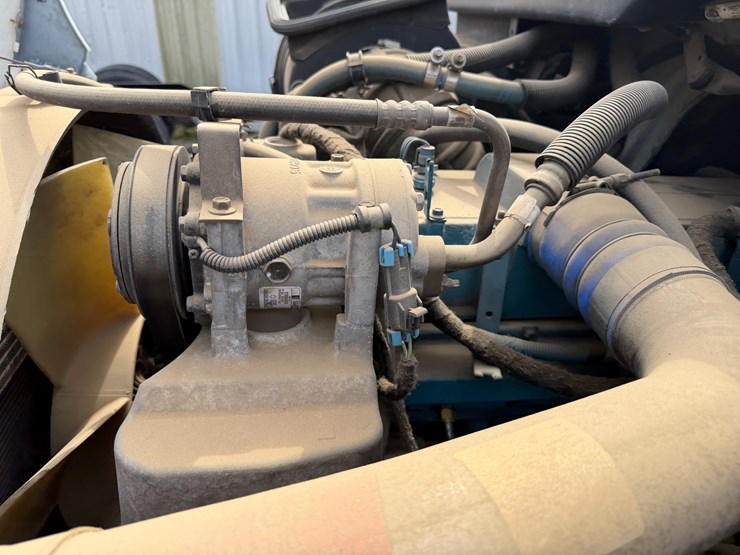 2004-international-durastar-4300-image-43