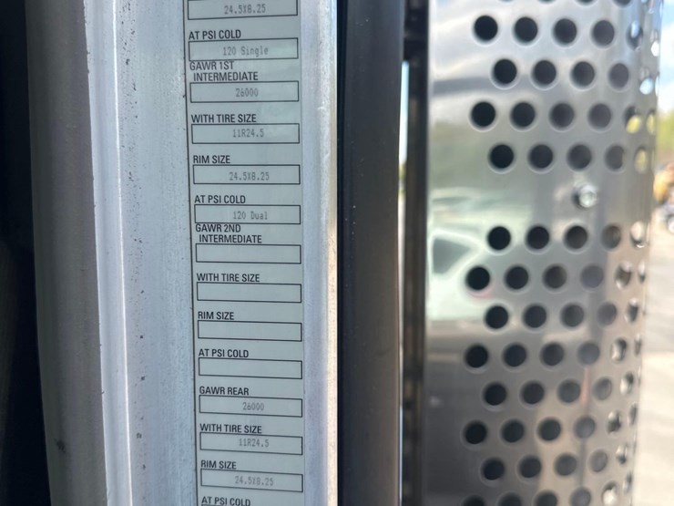 2016-kenworth-w900l-image-36