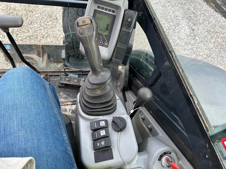 2022-deere-30g-image-21