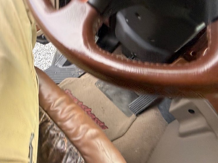 2008-freightliner-m2-106-image-82