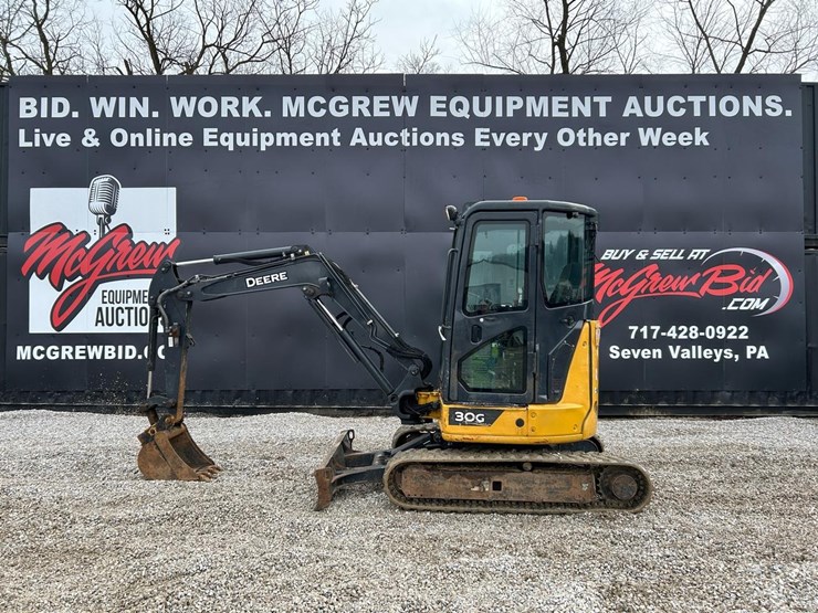 2022-deere-30g-image-1