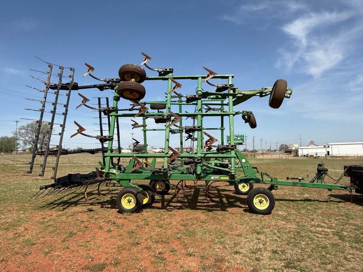 john-deere-2410-image-2