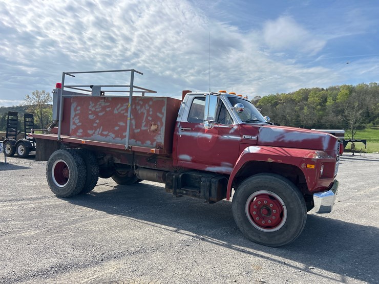 1981-ford-f800-image-1