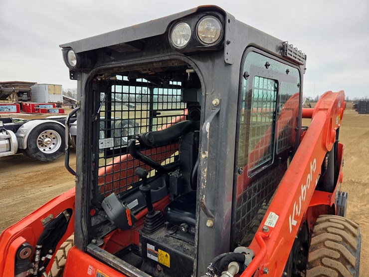 kubota-ssv75-image-34