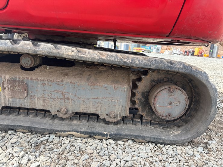 2014-takeuchi-tb240-image-54