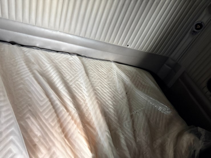 2012-kenworth-900b-image-85