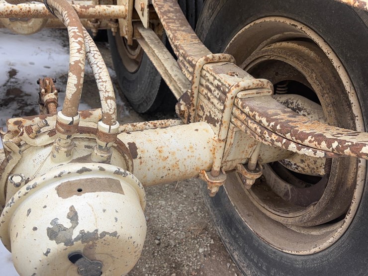 2011-dakota-gravel-trailer-image-10