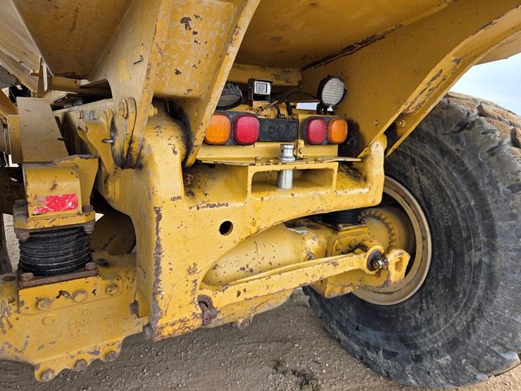 caterpillar-740-image-32