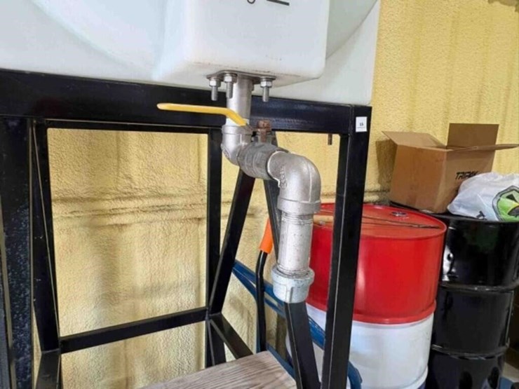 65-gallon-def-tank-on-stand-image-4