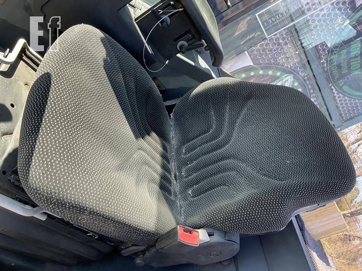 2020-deere-324l-image-11