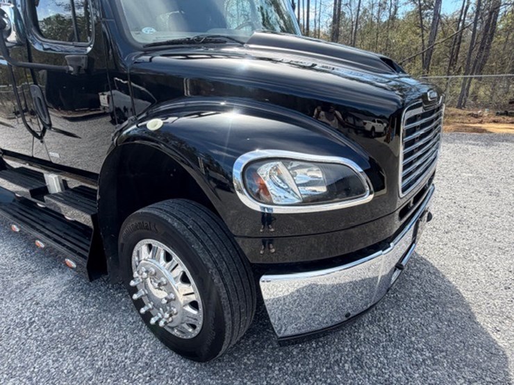 2008-freightliner-m2-106-image-26