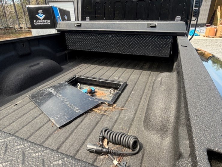 2008-freightliner-m2-106-image-9