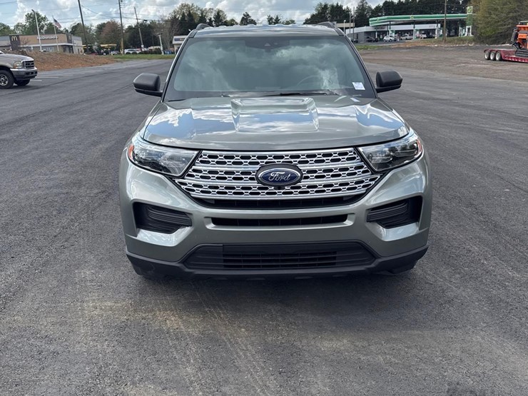 2016-ford-explorer-platinum-image-8