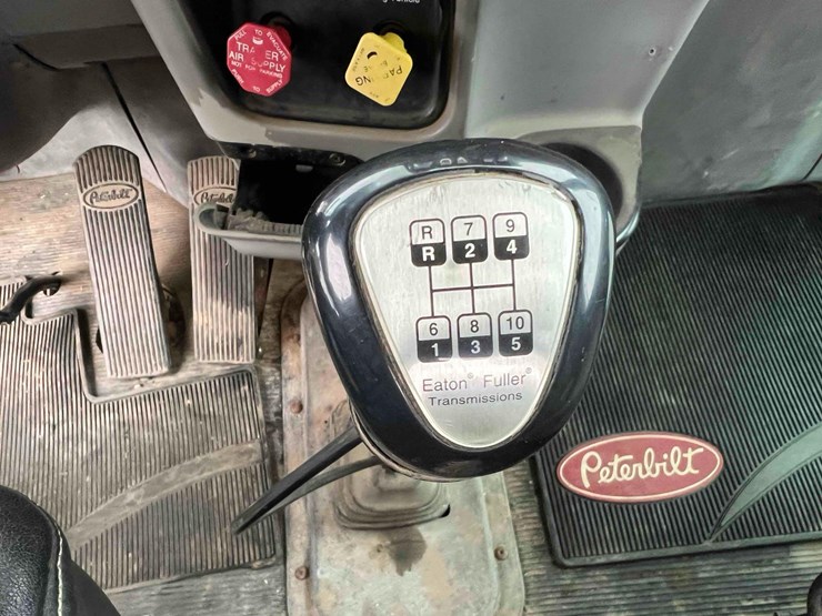 2005-caterpillar-c15-image-13