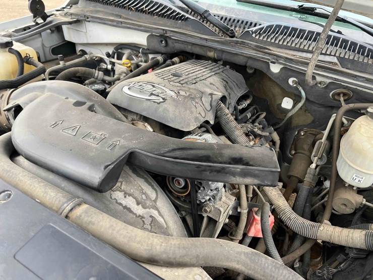 2005-chevrolet-suburban-image-22