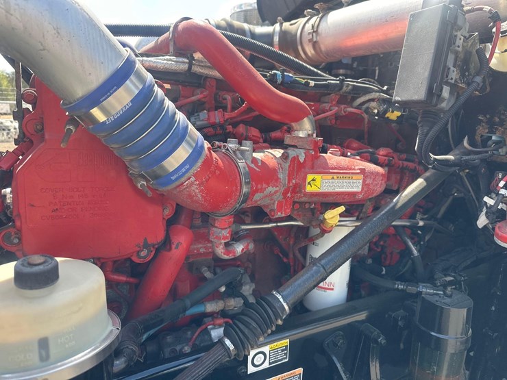 2016-kenworth-w900l-image-30