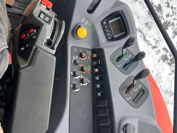 2016-kubota-m6-131-image-15