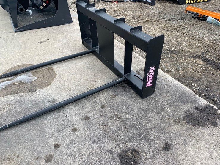 pabreak-skid-steer-bale-spear-image-1