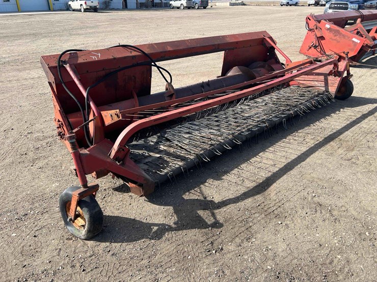 international-810-image-3