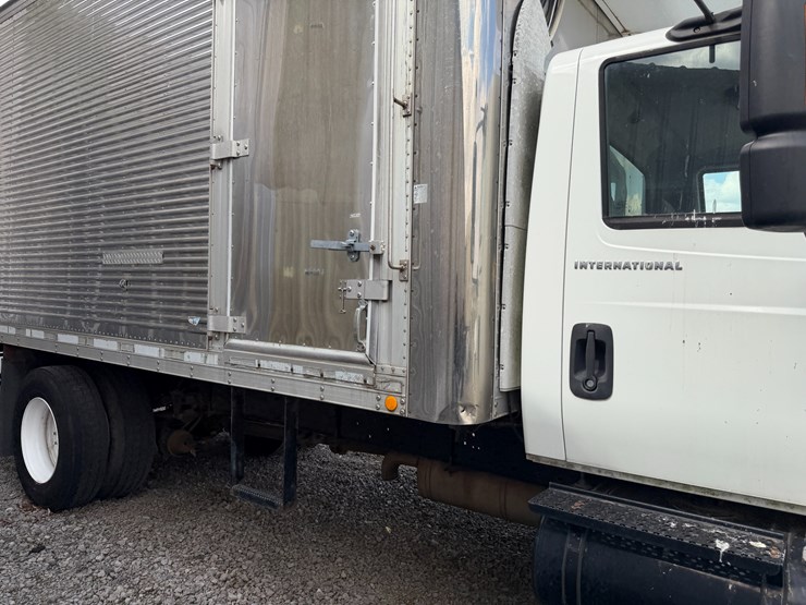 2004-international-durastar-4300-image-36